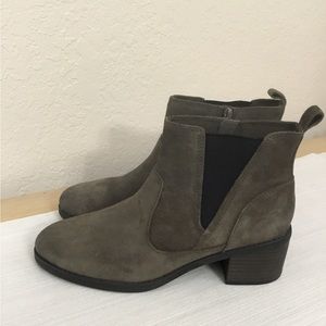 Clarks Nevella Booties size 7.5